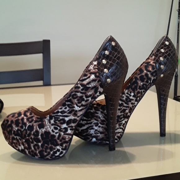 Body Central, Peep Toe Stilettos 8.5. - Picture 5 of 6